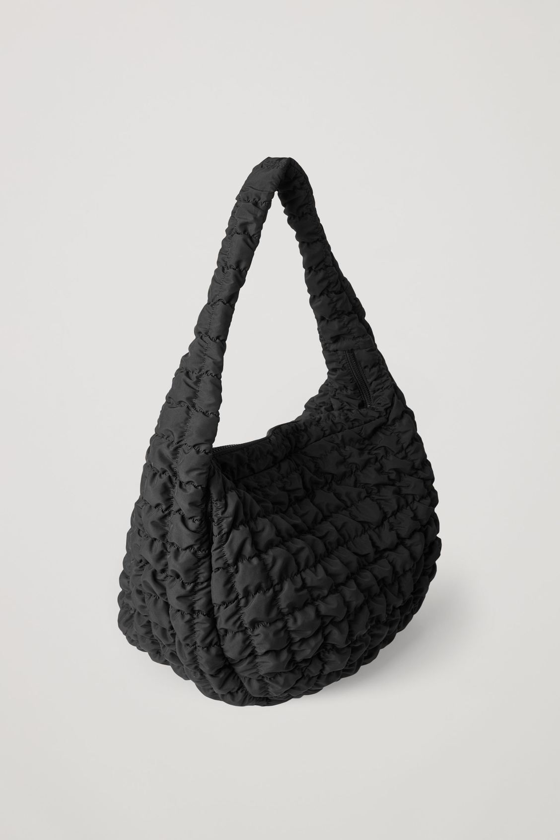 PAUSE Highlights: COS Quilted Oversized Shoulder Bag – PAUSE